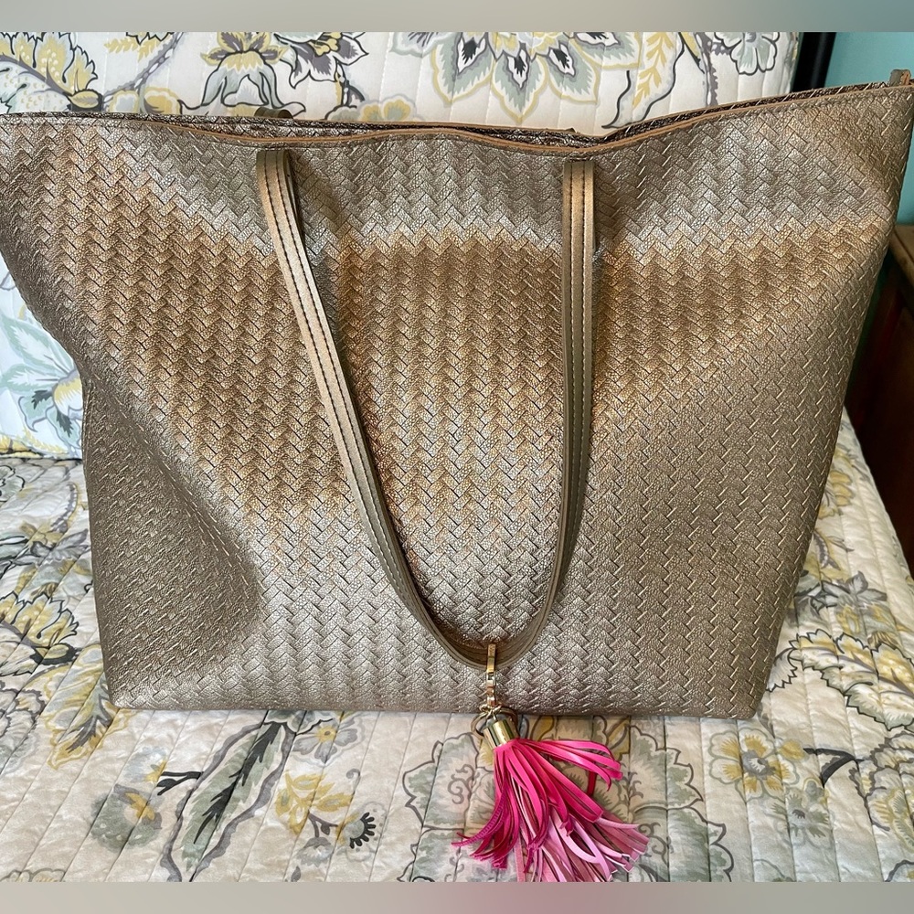 Large tote with pink tassel